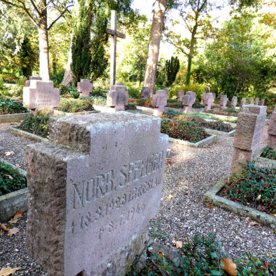 Parkfriedhof St. Martini Stadthagen - alte Gräber aus der Nachkriegszeit des 2. Weltkrieges